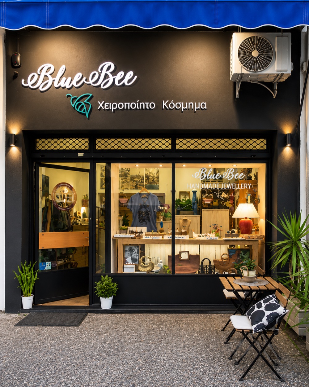 Το κατάστημα Blue Bee στο Παλαιό Φάληρο